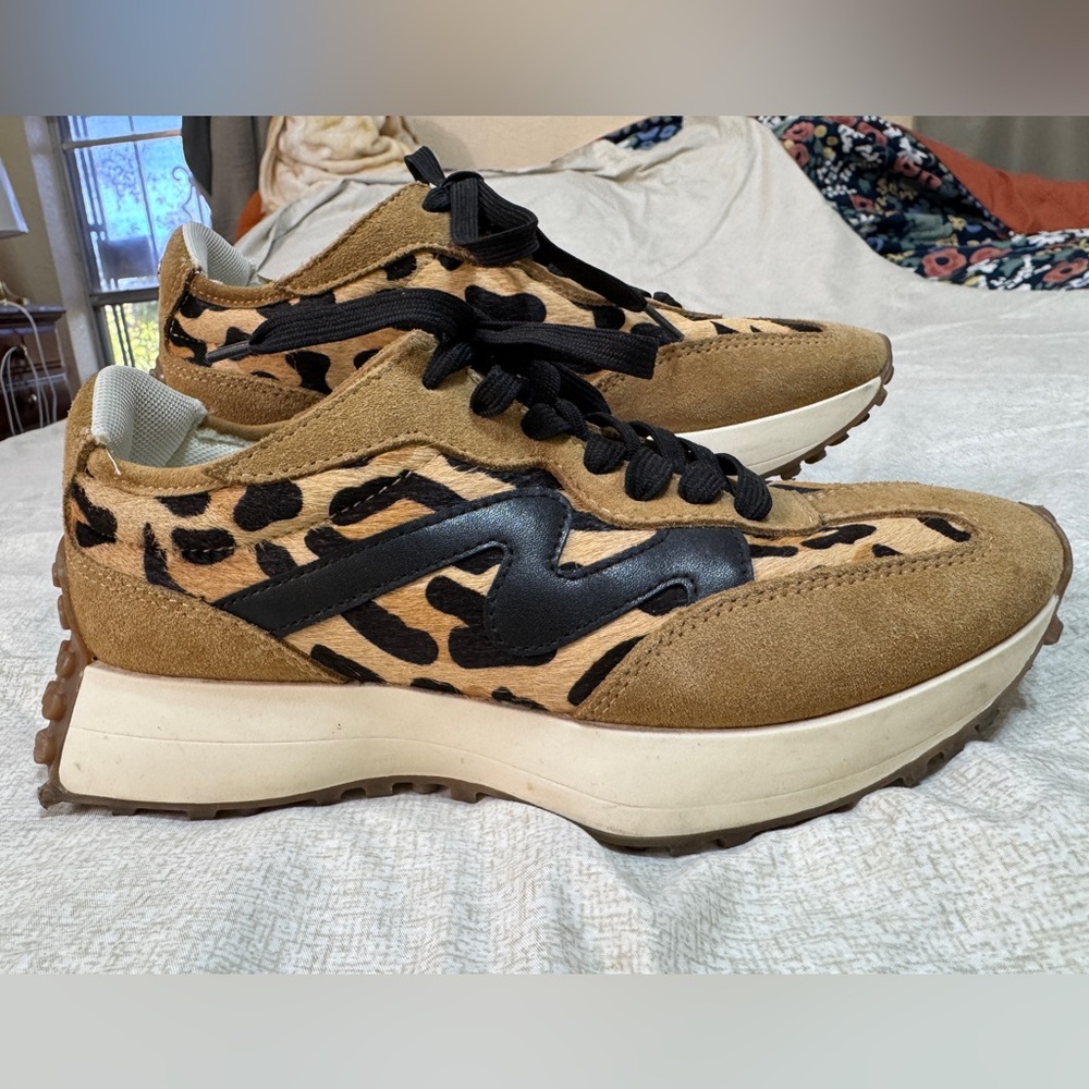 Steve Madden Leopard Print Sneakers, size 7.